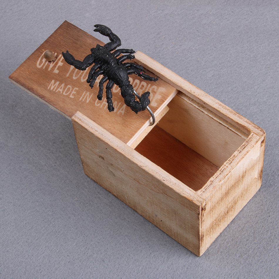 1186528941924.jpg Prank Spider Wooden Scare Box Trick Play Joke Lifelike Surprise April Fools' Day Funny Novelty Toys Gags Practical Gifts - Imagen 4